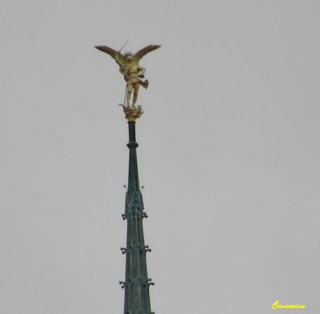 Statue de l'Archange Saint Michel, par Emmanuel Fremiet, au sommet de la 'Merveille' du Mont Saint-Michel